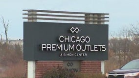 Woman pulls out gun at Chicago Premium Outlets Mall, causing 'fear and panic'