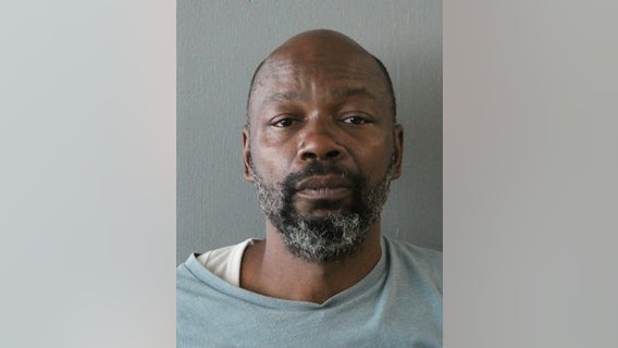 Chicago man arrested minutes after allegedly stabbing 41-year-old victim on Far South Side