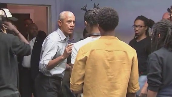 Former President Barack Obama surprises Chicago high school students: 'I'm so star-struck'
