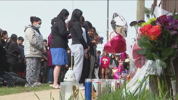 Buffalo Grove students mourn classmates killed in Wheeling crash