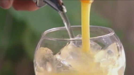 Illinois lawmakers approve bill to continue 'Cocktails to Go and Delivery'