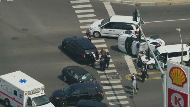Chicago police vehicle involved in crash near city border with Oak Park