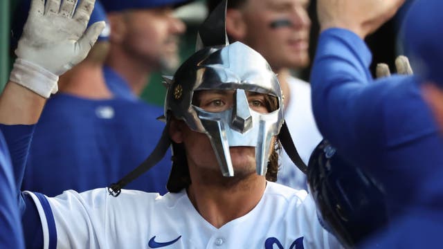 Pratto, Massey, Olivares homer as Royals blast White Sox 9-1