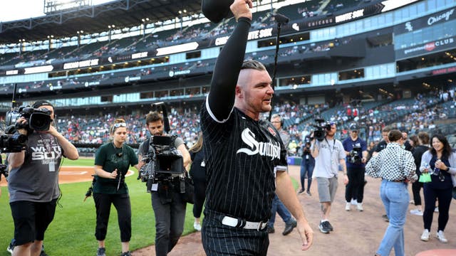 Hendriks gets win on Burger slam, White Sox beat Tigers 6-2 for 3-game sweep