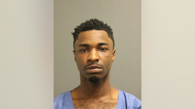 Chicago man arrested less than 2 hours after beating, robbing victim at gunpoint: police