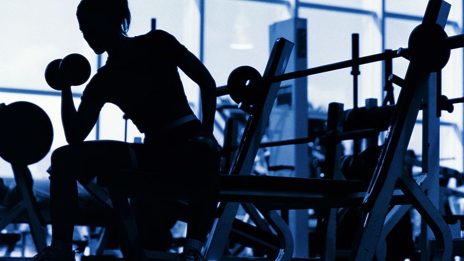 Woman-lifting-weights.jpg