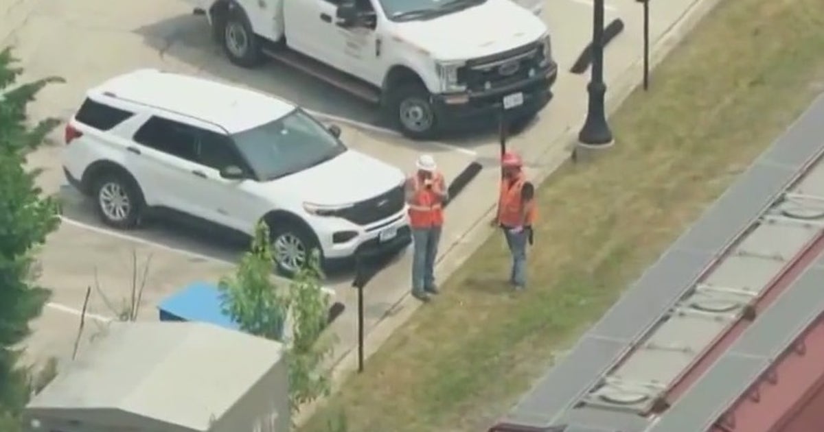 Pedestrian struck and killed by freight train in Hinsdale | FOX 32 Chicago