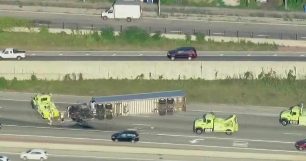 Overturned semi blocks outbound Dan Ryan Expressway | FOX 32 Chicago