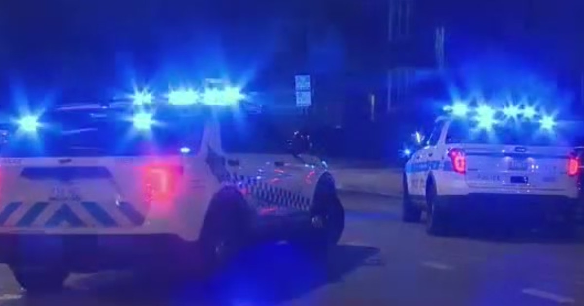 Man fatally shot in the face inside Chicago apartment complex ...