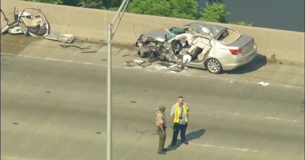 4-vehicle crash on I-57 leaves one person dead: ISP | FOX 32 Chicago