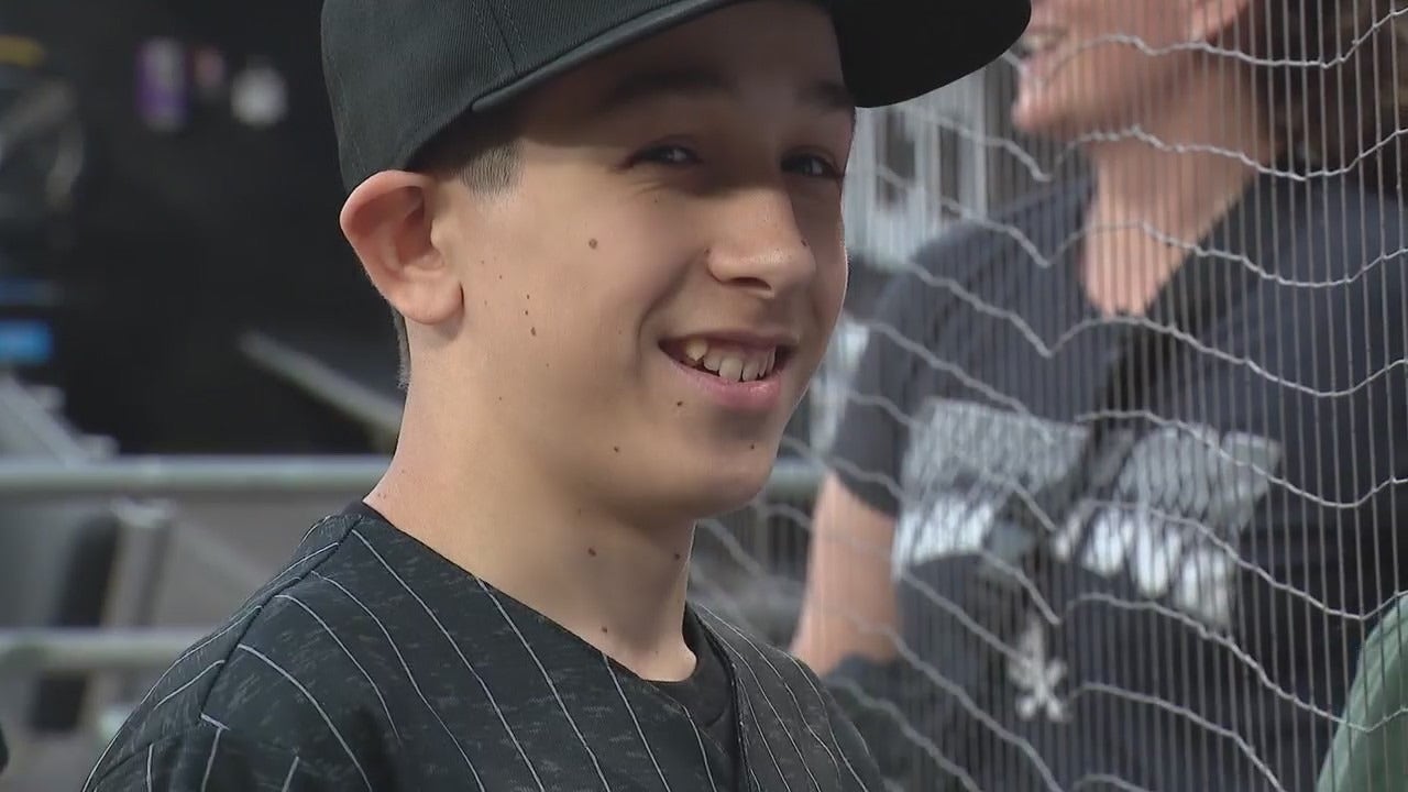 OFFICIAL: The Chicago #WhiteSox sign 14-year-old Brady Nelson to