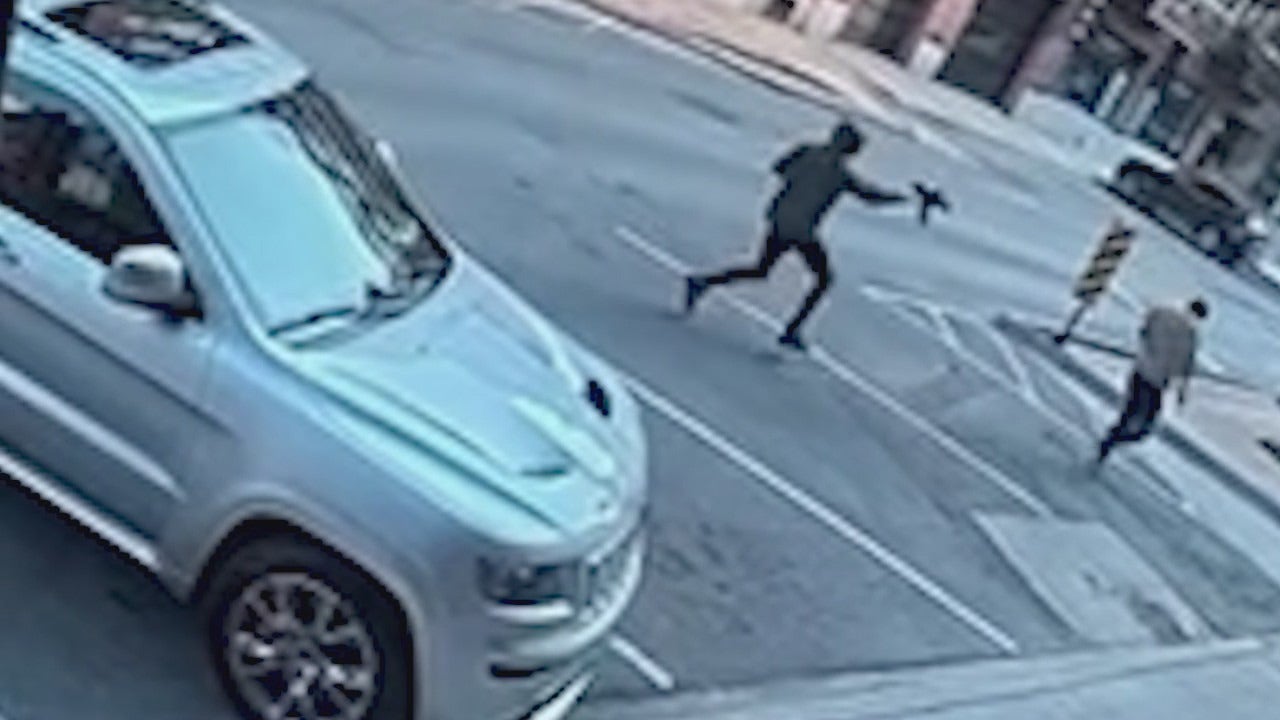 Video Captures Chicago Gunman Chasing Shooting Victim In River North ...