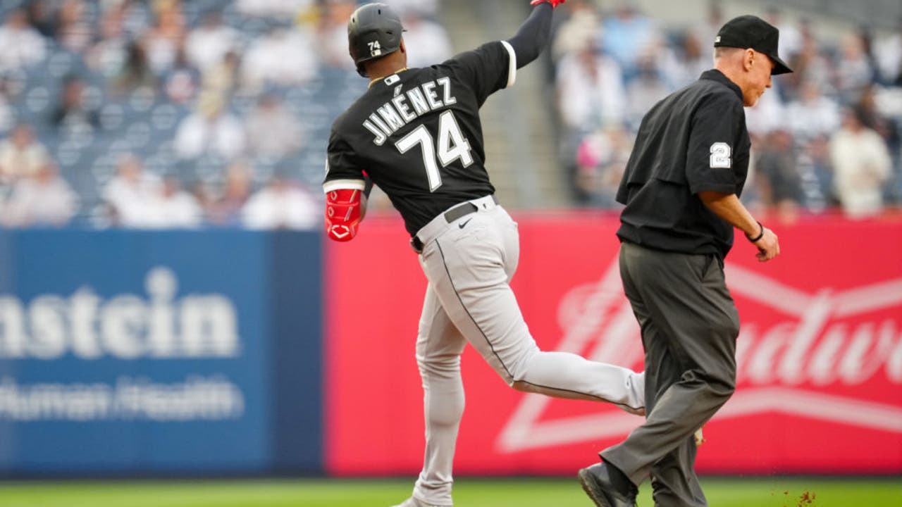 Hernández hits go-ahead HR, M's strike out 16 to beat White Sox