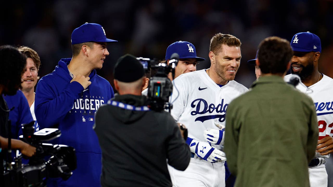 Freddie Freeman's walk-off single in the 11th helps Dodgers edge