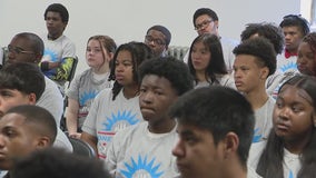 Johnson kicks off 'One Summer Chicago' youth employment opportunities