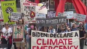 Activists rally against fossil fuels, 'environmental racism' at Daley Plaza