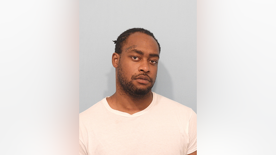 Chicago man allegedly stole bottles of alcohol from same convenience store twice