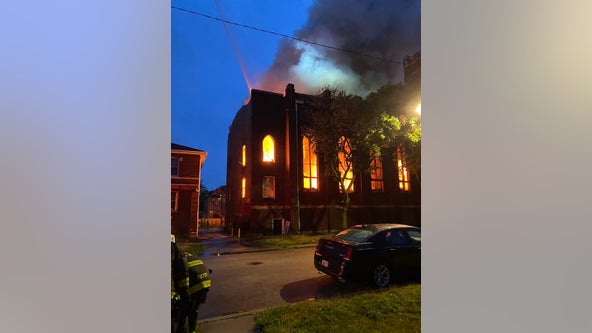 Massive fire engulfs abandoned Chicago church in East Side