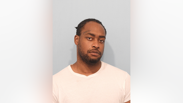 Chicago man allegedly stole bottles of alcohol from same convenience store twice