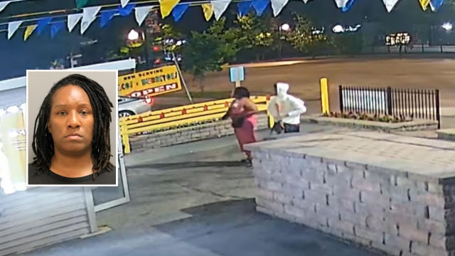 Mother tells son to shoot man in South Side restaurant murder: police