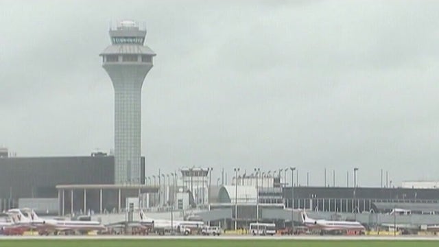Severe weather prompts ground stop at Chicago airports, leaves thousands without power