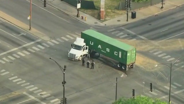 4 women hurt in Ashburn crash after running red light