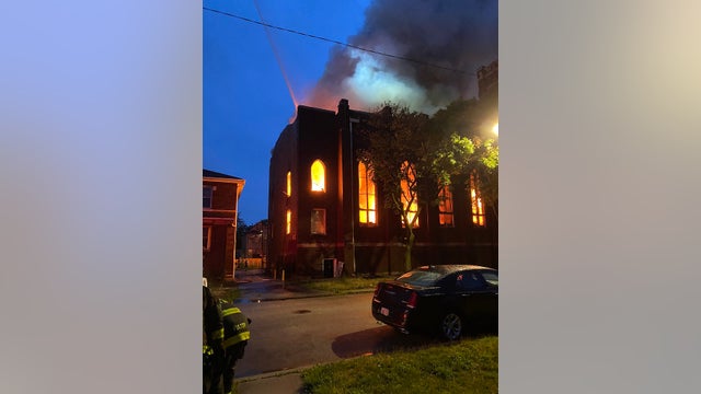 Massive fire engulfs abandoned Chicago church in East Side