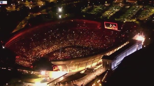 Taylor Swift fans flock to Soldier Field for 'The Eras Tour'