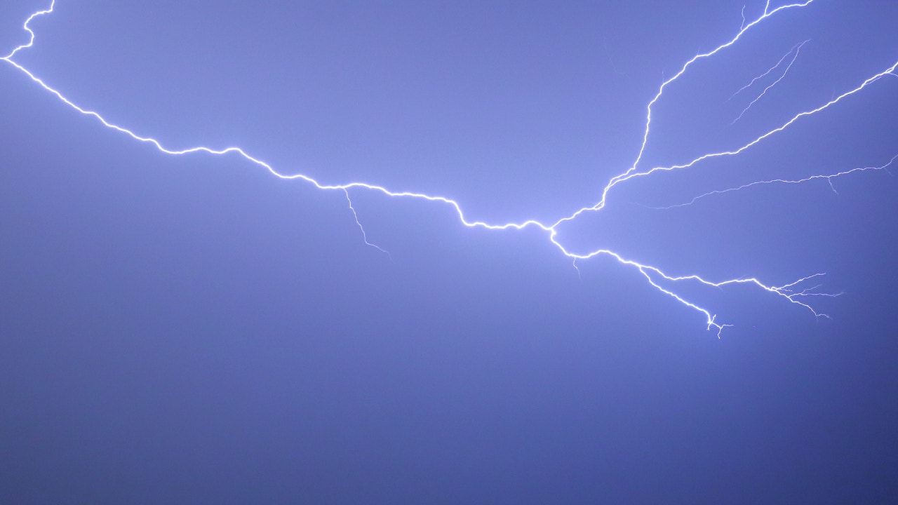 Storms knock out power to thousands across NW Indiana, Chicago area