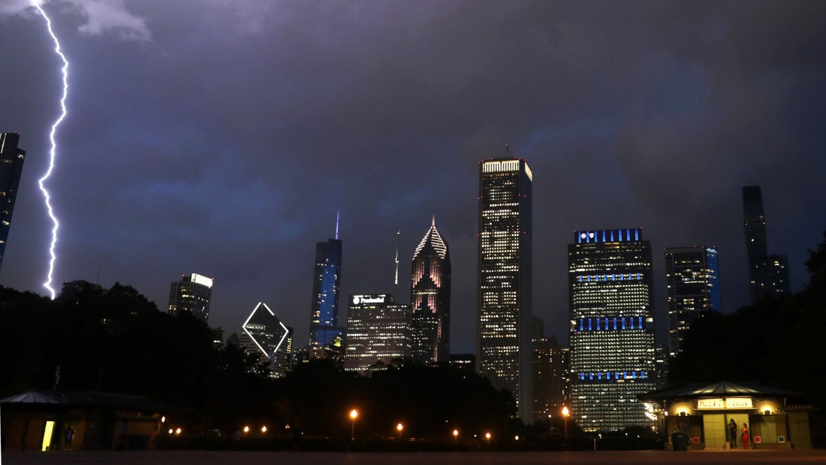Chicago weather: Severe storms, flooding possible; tornadoes can't be ruled out