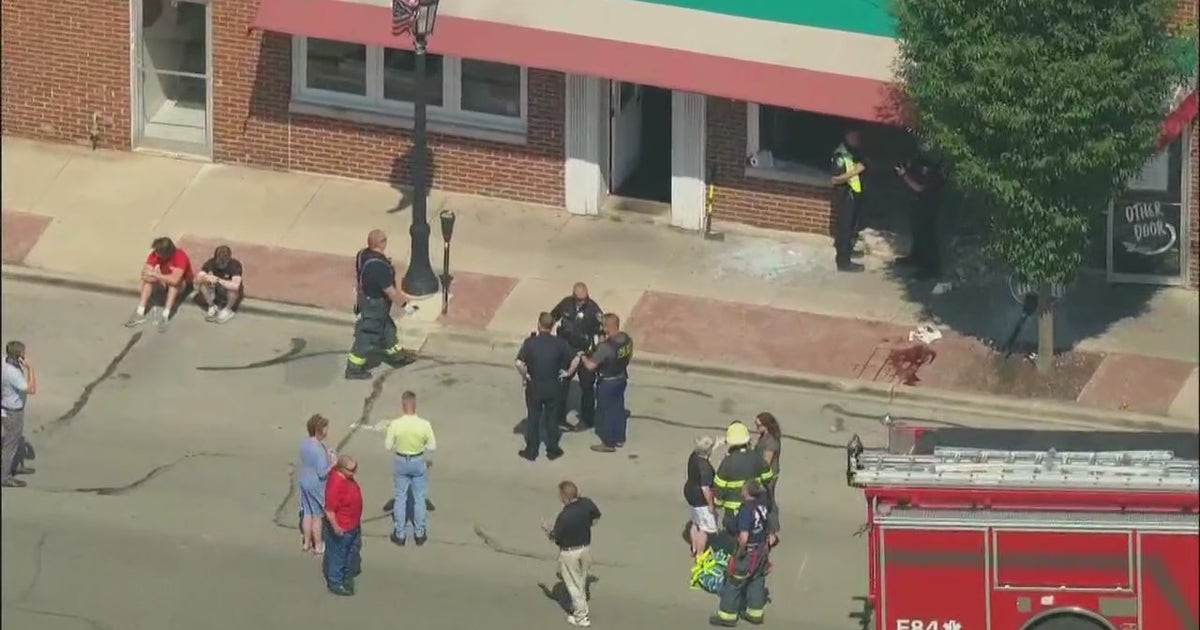 Car crashes into popular Hinsdale sandwich shop, several injured | FOX ...