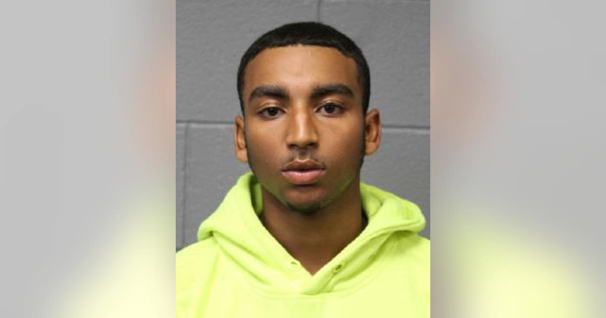 Chicago man charged in pair of downtown armed robberies | FOX 32 Chicago