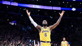 LeBron James intends to sign a new deal with the Lakers, AP source says