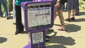 Narcan dispensers installed on Chicago sidewalks to combat opioid deaths