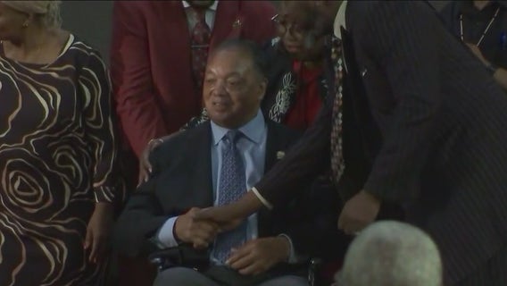 Hundreds gather to honor Rev. Jesse Jackson after he announced he's stepping down from Rainbow PUSH