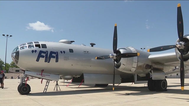 Historic WWII aircraft land in Chicago area, offering rides to the public
