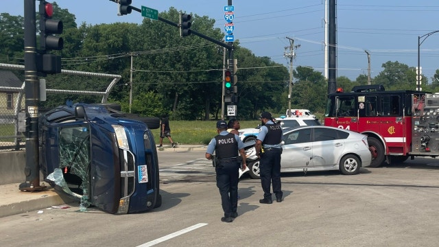 Englewood 2-vehicle crash: One car rolls over after traffic light disobeyed