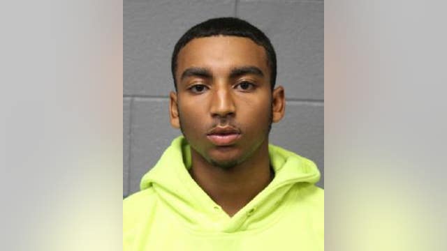 Chicago man charged in pair of downtown armed robberies