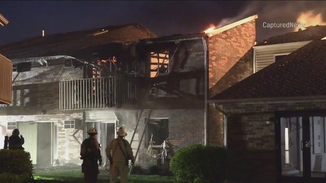 Massive apartment fire breaks out in McHenry
