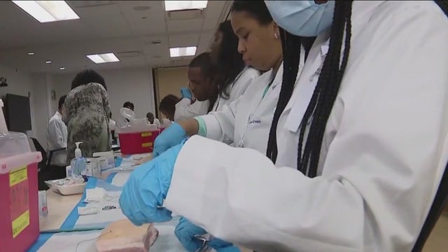 Northwestern scholars program helps kids become doctors