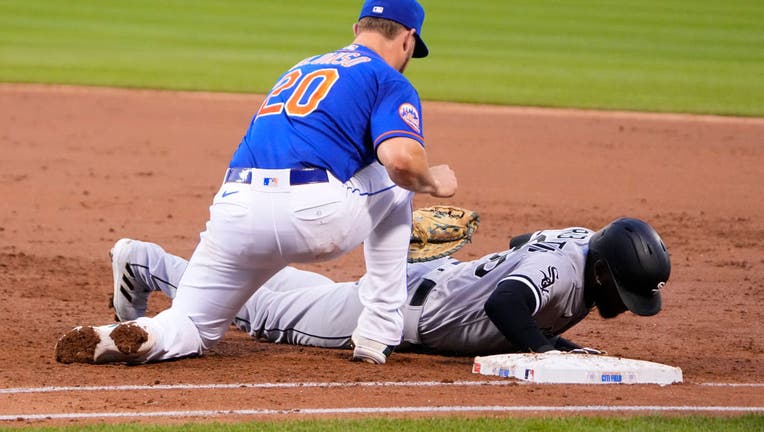 Álvarez homers twice, Mets hold on to beat White Sox 11-10 after