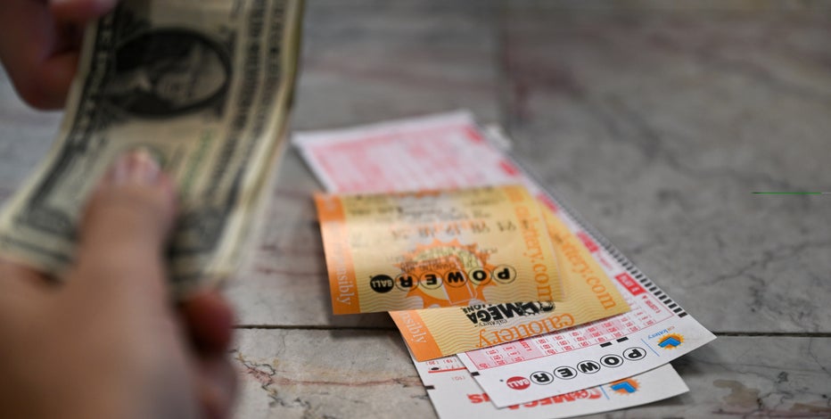 Powerball prize grows to $900 million