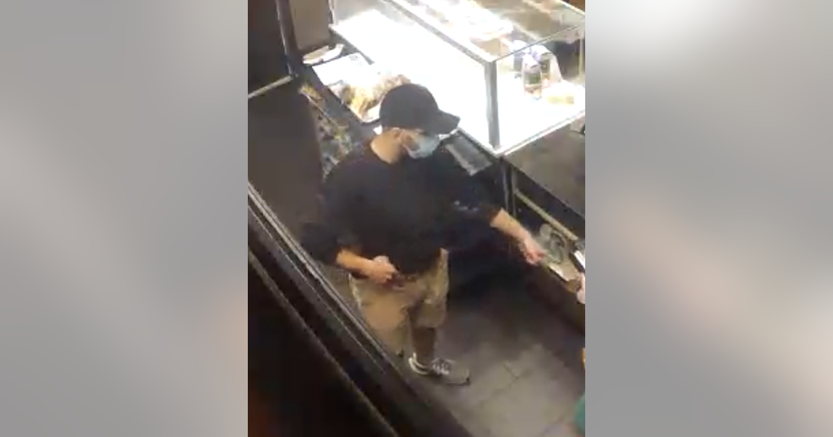 Man robs Starbucks in Cook County at gunpoint: police | FOX 32 Chicago