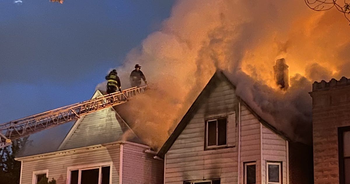Two-alarm fire breaks out at South Side home | FOX 32 Chicago