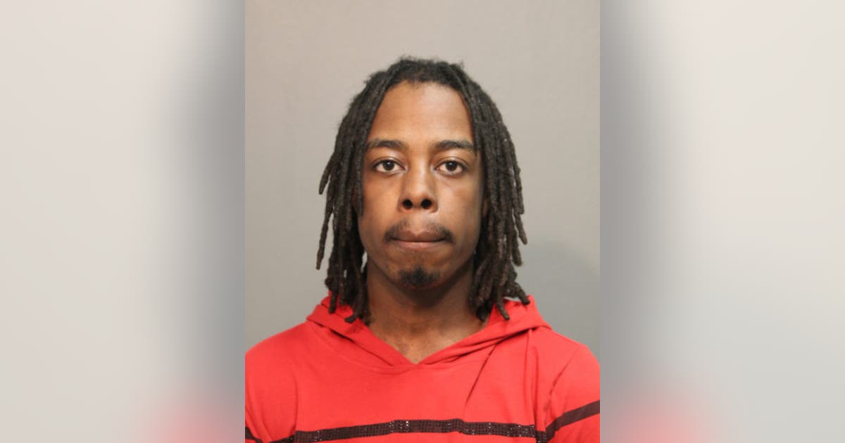 Chicago man robbed at least 5 people in 24 hours in West Rogers Park ...