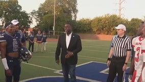 Chicago mayor attends first CPS football game of the season