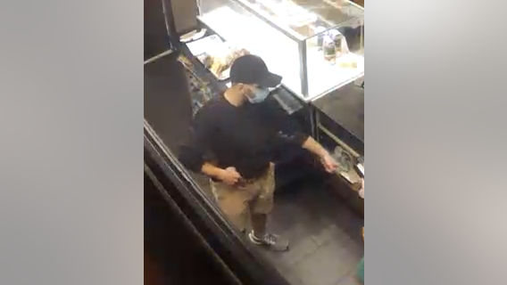 Man robs Starbucks in Cook County at gunpoint: police