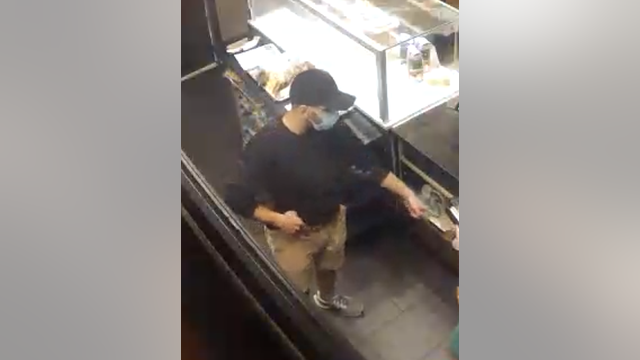 Man robs Starbucks in Cook County at gunpoint: police