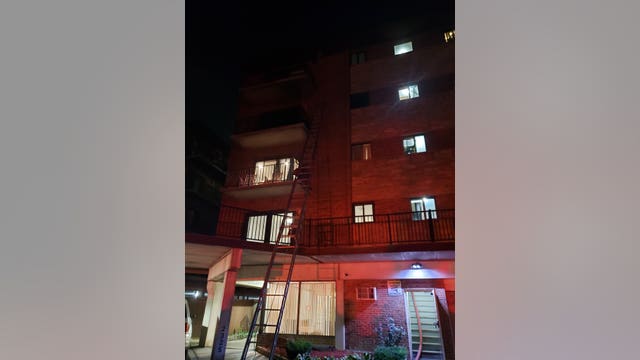 Galewood apartment fire leaves 25-year-old woman critically injured