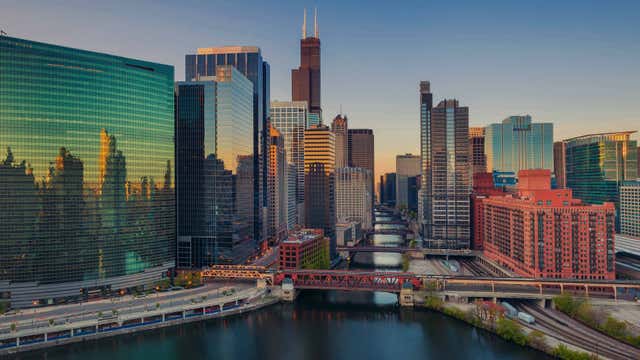 Chicago weather: Sunshine peeks through with temps near freezing